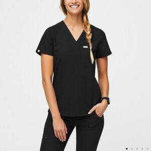 NWT FIGS Catarina FREEx One Pocket Scrub Top